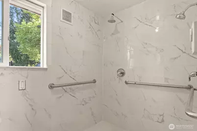 13721 37th Avenue NE, Seattle, WA 98125 - Photo 15