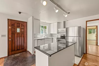 13721 37th Avenue NE, Seattle, WA 98125 - Photo 9