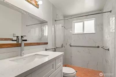 13721 37th Avenue NE, Seattle, WA 98125 - Photo 17