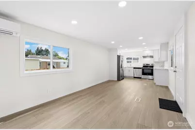 12200 Stone Avenue N #38, Seattle, WA 98133 - Photo 3