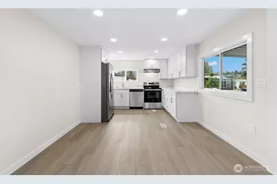 12200 Stone Avenue N #38, Seattle, WA 98133 - Photo 9