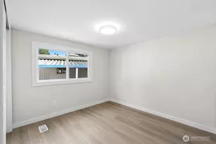 12200 Stone Ave N, Seattle, WA 98133 - Photo 11