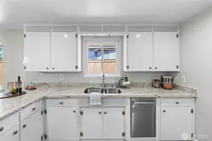 1005 N Stevens, Tacoma, WA 98406 - Photo 11