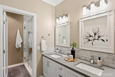 18505 SE Newport Way #D118, Issaquah, WA 98027 - Photo 17