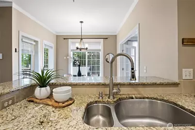18505 SE Newport Way #D118, Issaquah, WA 98027 - Photo 7