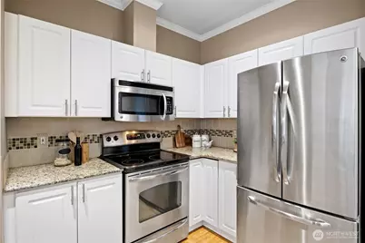 18505 SE Newport Way #D118, Issaquah, WA 98027 - Photo 7