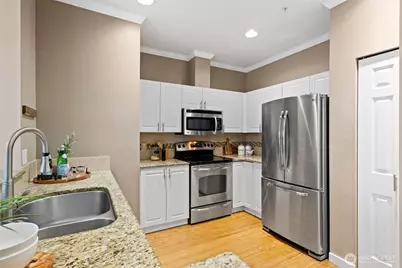 18505 SE Newport Way #D118, Issaquah, WA 98027 - Photo 5