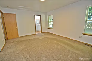 910 11th St SE, Puyallup, WA 98372 - Photo 11