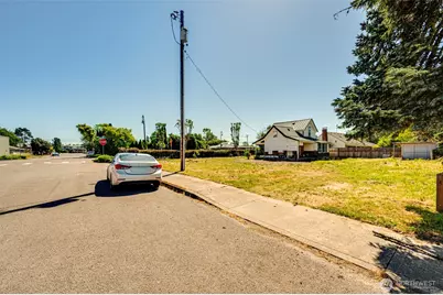 512 Davidson Avenue, Woodland, WA 98674 - Photo 9