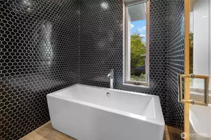3303 37th Ave W, Seattle, WA 98199 - Photo 21
