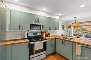7814 Greenwood Ave N, Seattle, WA 98103 - Photo 9
