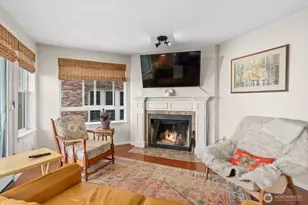 7814 Greenwood Ave N, Seattle, WA 98103 - Photo 3
