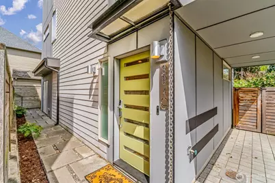 8840 Interlake Avenue N, Seattle, WA 98103 - Photo 3