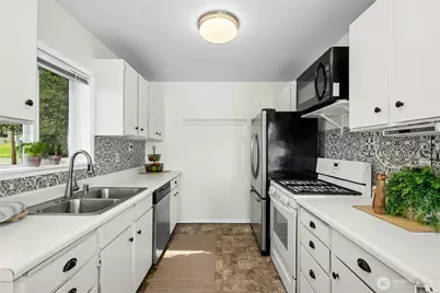 31025 E Lake Morton Drive SE, Kent, WA 98042 - Photo 29