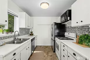 31025 E Lake Morton Dr SE, Kent, WA 98042 - Photo 29