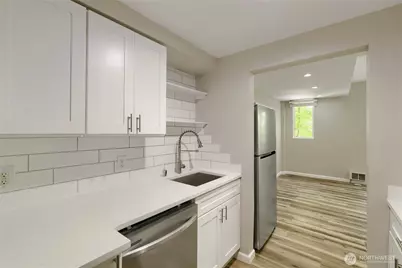 2700 4th Avenue #301, Seattle, WA 98121 - Photo 9