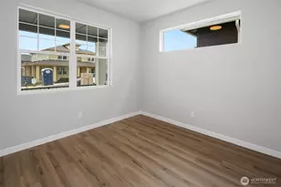 586 SW 97th St, Seattle, WA 98106 - Photo 7