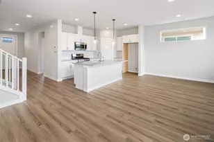 586 SW 97th St, Seattle, WA 98106 - Photo 9