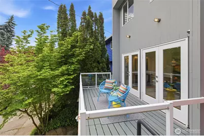 10215 Waters Avenue S, Seattle, WA 98178 - Photo 13