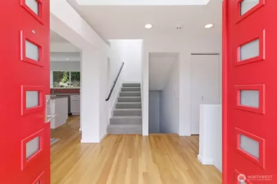 10215 Waters Avenue S, Seattle, WA 98178 - Photo 5
