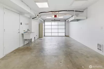 10215 Waters Avenue S, Seattle, WA 98178 - Photo 33