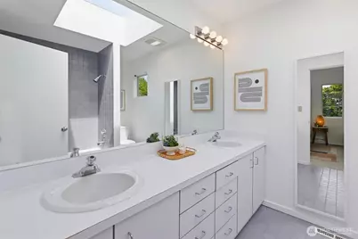 10215 Waters Avenue S, Seattle, WA 98178 - Photo 25