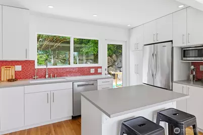 10215 Waters Avenue S, Seattle, WA 98178 - Photo 19