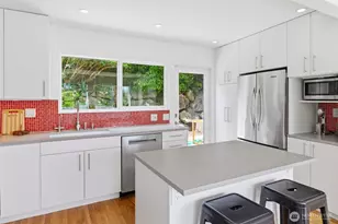 10215 Waters Ave S, Seattle, WA 98178 - Photo 19