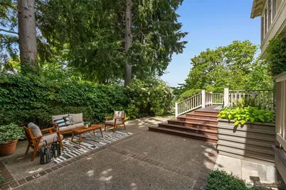 233 36th Avenue E, Seattle, WA 98112 - Photo 15