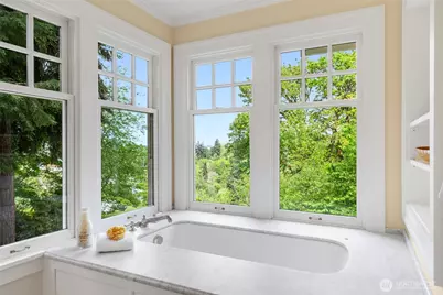 233 36th Avenue E, Seattle, WA 98112 - Photo 21
