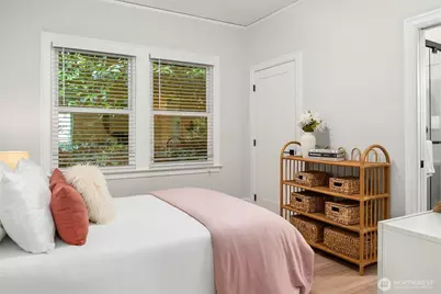 601 Fullerton Avenue, Seattle, WA 98122 - Photo 13