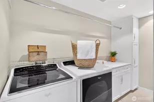 9829 NE 1st St, Bellevue, WA 98004 - Photo 29