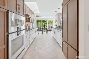 9829 NE 1st St, Bellevue, WA 98004 - Photo 9