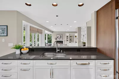 9829 NE 1st Street, Bellevue, WA 98004 - Photo 11