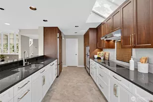 9829 NE 1st St, Bellevue, WA 98004 - Photo 13