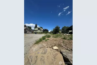 1007 N Baker Ave, East Wenatchee, WA 98802 - Photo 5