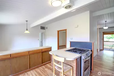 16972 Vaughn Rd, Mount Vernon, WA 98273 - Photo 9
