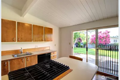 16972 Vaughn Rd, Mount Vernon, WA 98273 - Photo 11