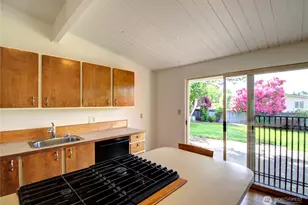 16972 Vaughn Rd, Mount Vernon, WA 98273 - Photo 11