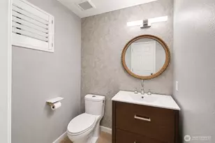 10840 NE 35th Pl, Bellevue, WA 98004 - Photo 9