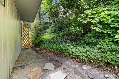 10840 NE 35th Place #2, Bellevue, WA 98004 - Photo 23