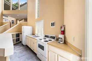 10840 NE 35th Pl, Bellevue, WA 98004 - Photo 29