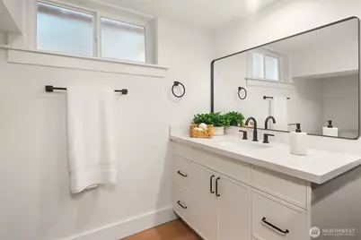 317 NE 58th Street, Seattle, WA 98105 - Photo 25