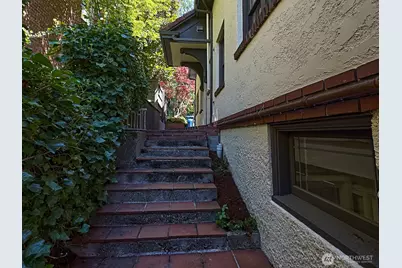 700 W Prospect Street, Seattle, WA 98119 - Photo 37