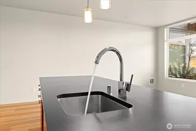 2960 Eastlake Avenue E #111, Seattle, WA 98102 - Photo 9
