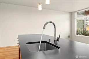 2960 Eastlake Ave E, Seattle, WA 98102 - Photo 9