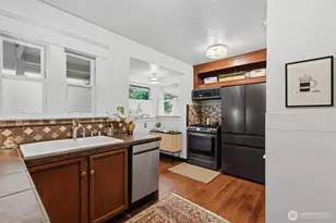 924 N 75th St, Seattle, WA 98103 - Photo 13