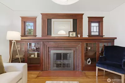 924 N 75th Street, Seattle, WA 98103 - Photo 9