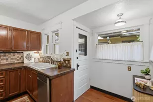 924 N 75th St, Seattle, WA 98103 - Photo 17