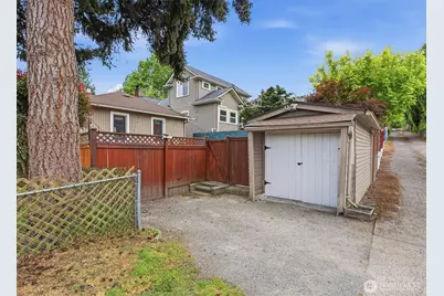 924 N 75th Street, Seattle, WA 98103 - Photo 35